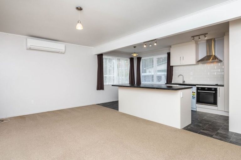 Photo of property in 29 Cron Avenue, Te Atatu South, Auckland, 0610