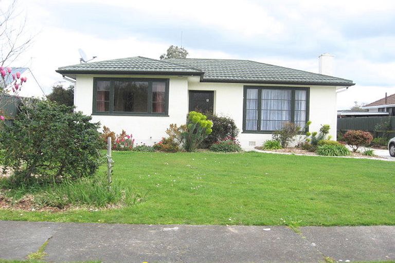 Photo of property in 2 Hendon Place, West End, Palmerston North, 4412