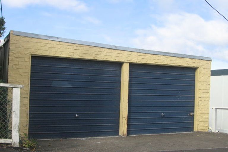 Photo of property in 60 Maupuia Road, Maupuia, Wellington, 6022