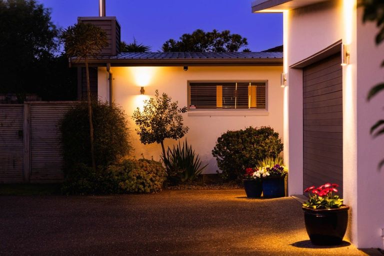 Photo of property in 8 Metzenthin Close, Raumati South, Paraparaumu, 5032