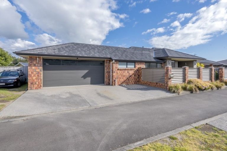 Photo of property in 14 Hulme Way, Raumati Beach, Paraparaumu, 5032