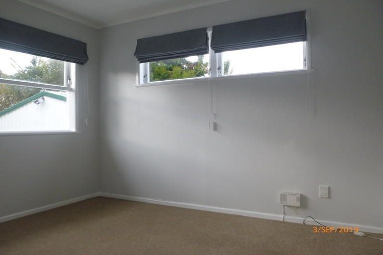 Photo of property in 16 Grimshaw Place, Henderson, Auckland, 0612