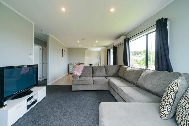 Photo of property in 17 Dahlstrom Grove, Kelvin Grove, Palmerston North, 4414