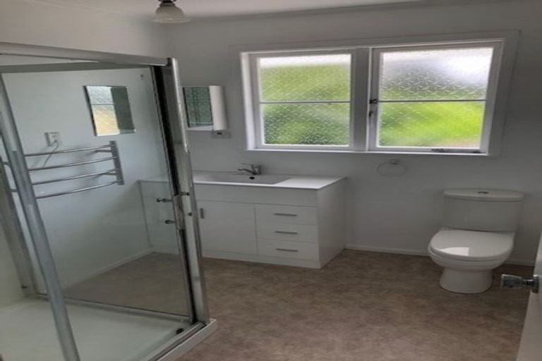 Photo of property in 15 Ellesmere Crescent, Pakuranga Heights, Auckland, 2010