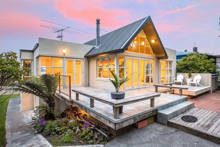 Photo of property in 13 Moana Road, Plimmerton, Porirua, 5026