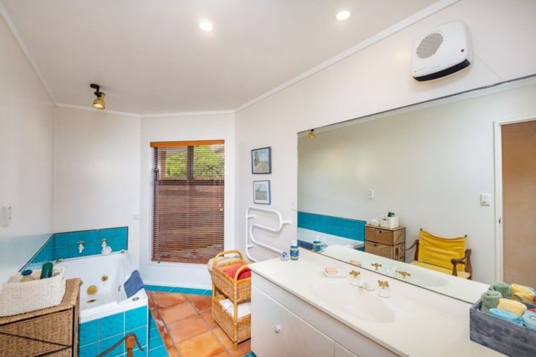 Photo of property in 56 The Parade, Paekakariki, 5034