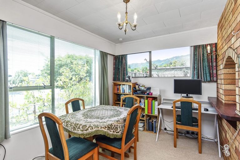 Photo of property in 6 Tawa Street, Waikanae, 5036