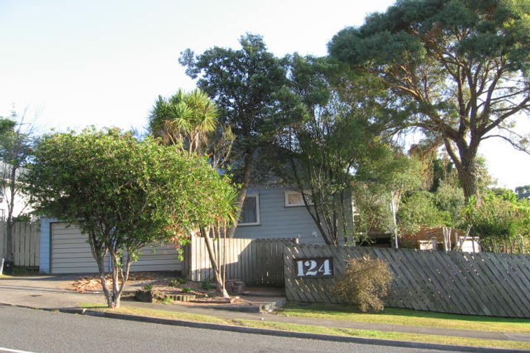 Photo of property in 124 Oaktree Avenue, Browns Bay, Auckland, 0630