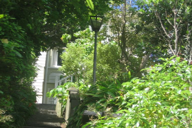 Photo of property in 51 Fairview Crescent, Kelburn, Wellington, 6012