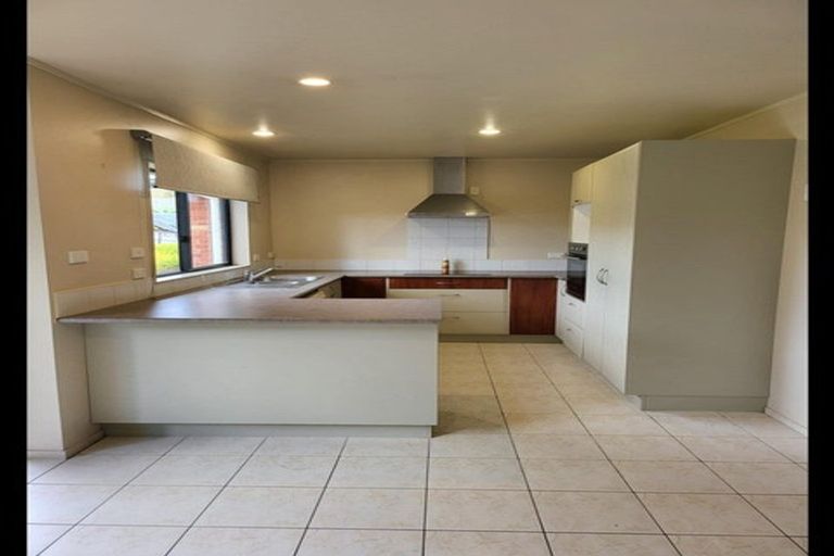 Photo of property in 30 Zefiro Drive, Massey, Auckland, 0614