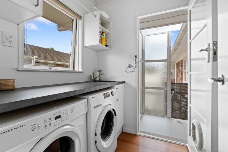 Photo of property in 3/3 Marsh Avenue, Forrest Hill, Auckland, 0620