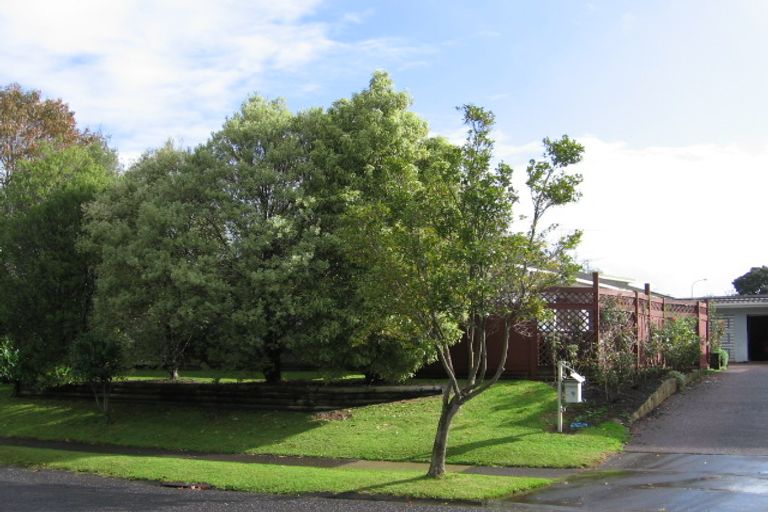 Photo of property in 9 Binda Place, Botany Downs, Auckland, 2010