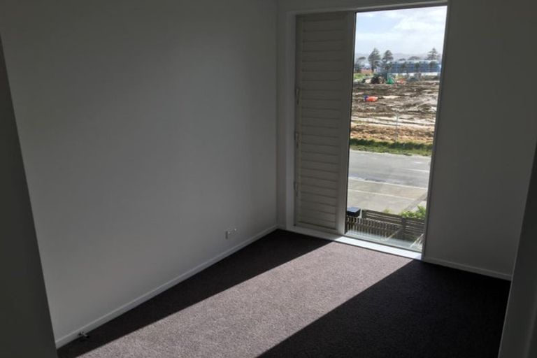 Photo of property in 55 Glidepath Road, Hobsonville, Auckland, 0616