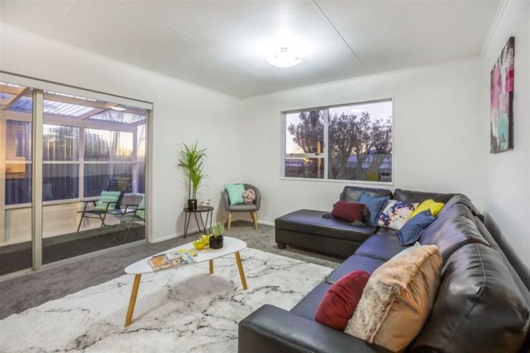 Photo of property in 3 Toporoa View, Ascot Park, Porirua, 5024