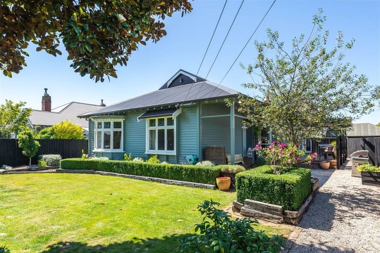 Photo of property in 2/128 Weston Road, St Albans, Christchurch, 8052