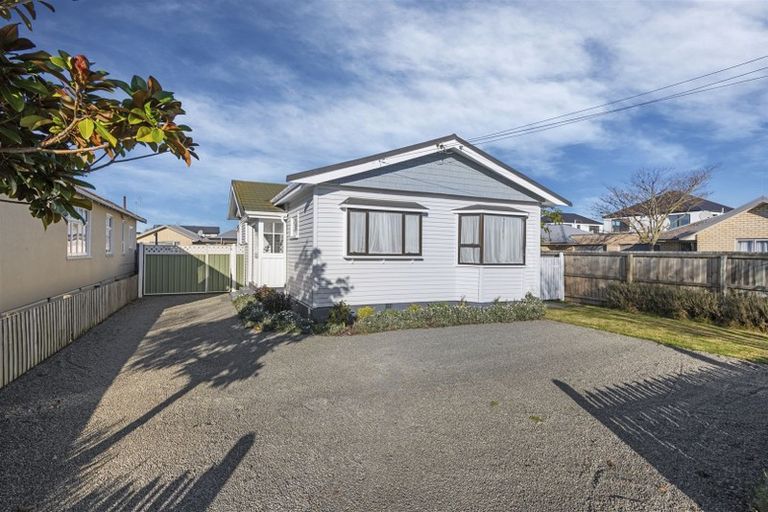Photo of property in 82 Olliviers Road, Phillipstown, Christchurch, 8011