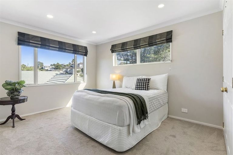 Photo of property in 3 Rosella Place, Murrays Bay, Auckland, 0630