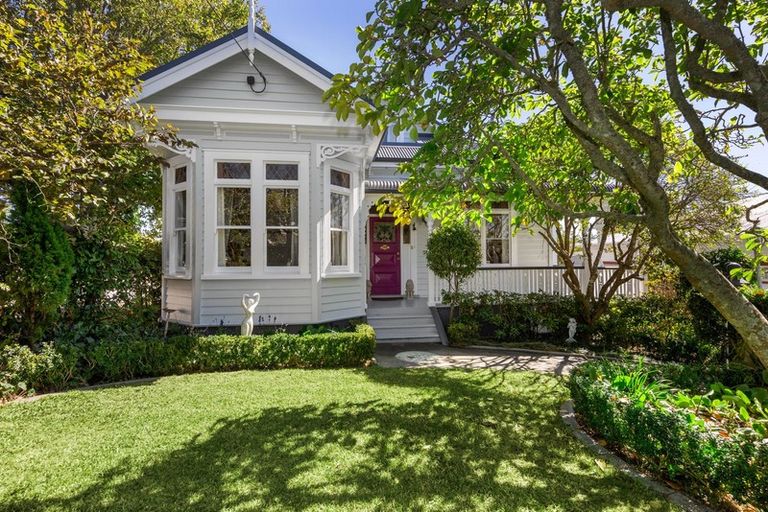 Photo of property in 1/36 Maritime Terrace, Birkenhead, Auckland, 0626