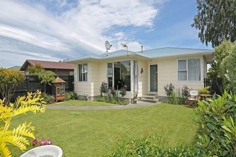 Photo of property in 4 Acacia Street, Kelvin Grove, Palmerston North, 4414