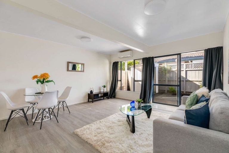 Photo of property in 2/11 Overton Road, Papatoetoe, Auckland, 2025