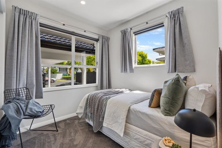 Photo of property in 3 Ussher Place, Pakuranga Heights, Auckland, 2010