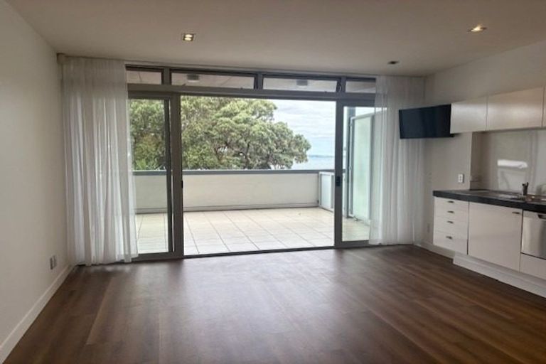 Photo of property in Ocean Breeze Apts, 7107/87 Clyde Road, Browns Bay, Auckland, 0630