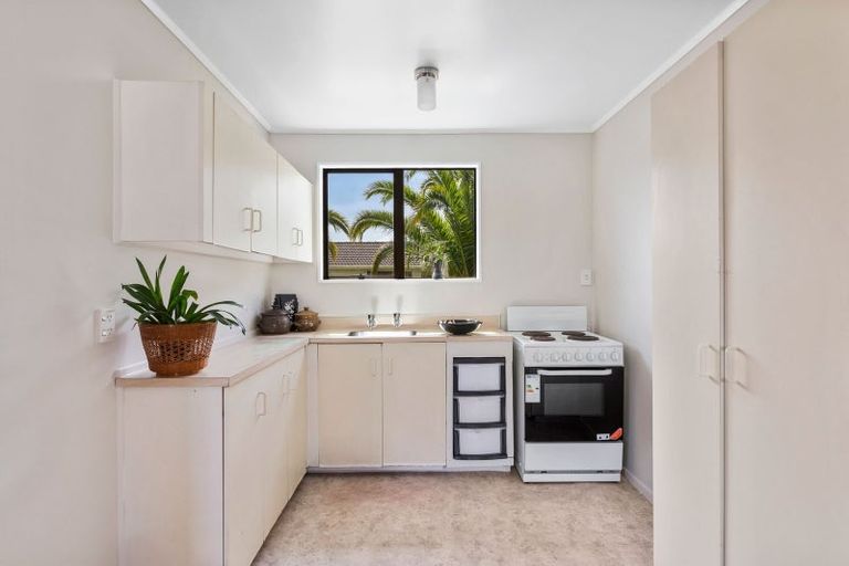 Photo of property in 2/26 Karepo Crescent, Ranui, Auckland, 0612