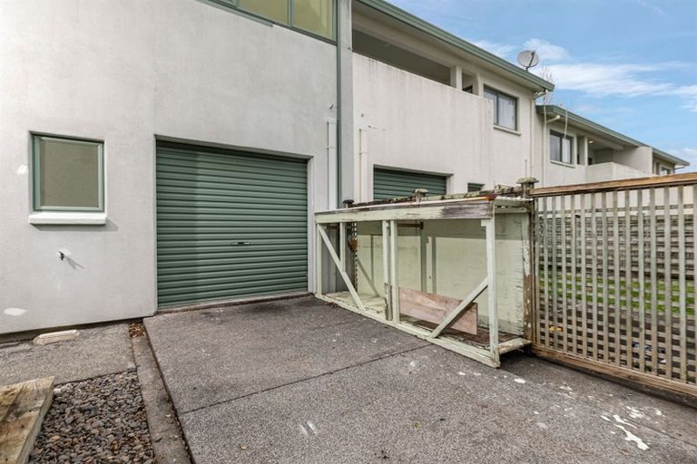 Photo of property in 16 Vitex Lane, Henderson, Auckland, 0612