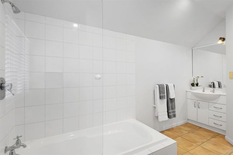 Photo of property in 2/104 Papanui Road, Merivale, Christchurch, 8014