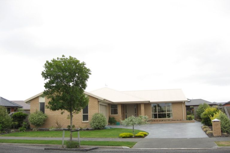 Photo of property in 35 Amoka Crescent, Parklands, Christchurch, 8083