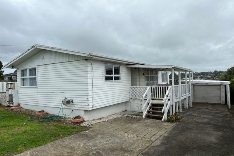 Photo of property in 33 Lincoln Park Avenue, Massey, Auckland, 0614