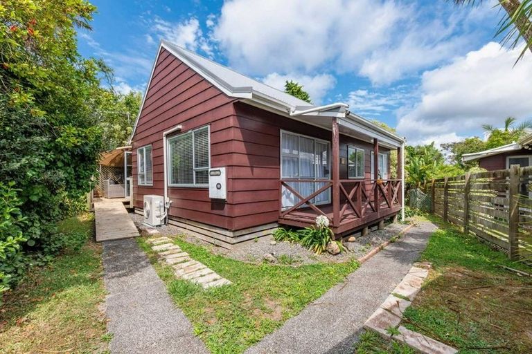 Photo of property in 2/25 Lucinda Place, Glen Eden, Auckland, 0602