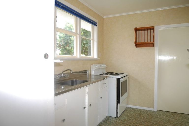 Photo of property in 6 Eruini Street, Waikanae Beach, Waikanae, 5036