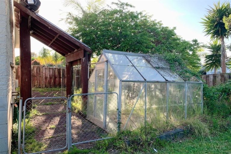 Photo of property in 1/9 Wairata Place, Te Atatu South, Auckland, 0610