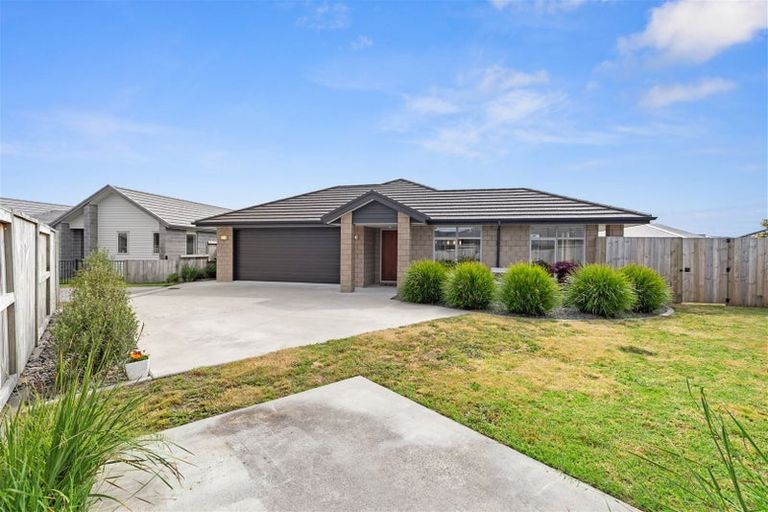 Photo of property in 21 Naeo Close, Papamoa Beach, Papamoa, 3118