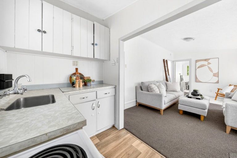 Photo of property in 1 Kempton Street, Greytown, 5712