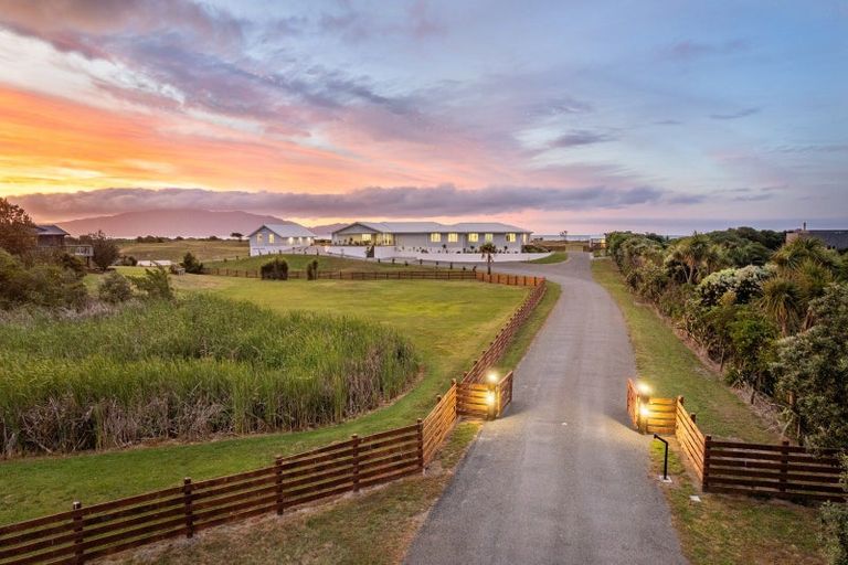 Photo of property in 87 Rutherford Drive, Waikanae Beach, Waikanae, 5036