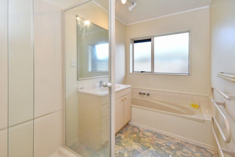 Photo of property in 22 Sheriff Place, Randwick Park, Auckland, 2105