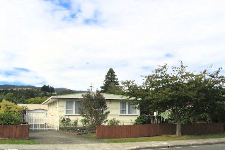 Photo of property in 62 Oregon Drive, Maoribank, Upper Hutt, 5018