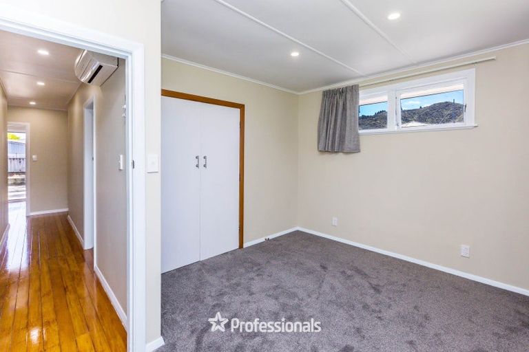 Photo of property in 23 Charles Street, Clouston Park, Upper Hutt, 5018