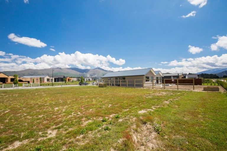 Photo of property in 40 Mount Creighton Crescent, Wanaka, 9305