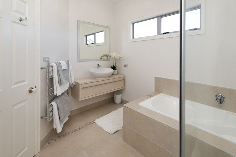 Photo of property in 33 Seymour Road, Mellons Bay, Auckland, 2014