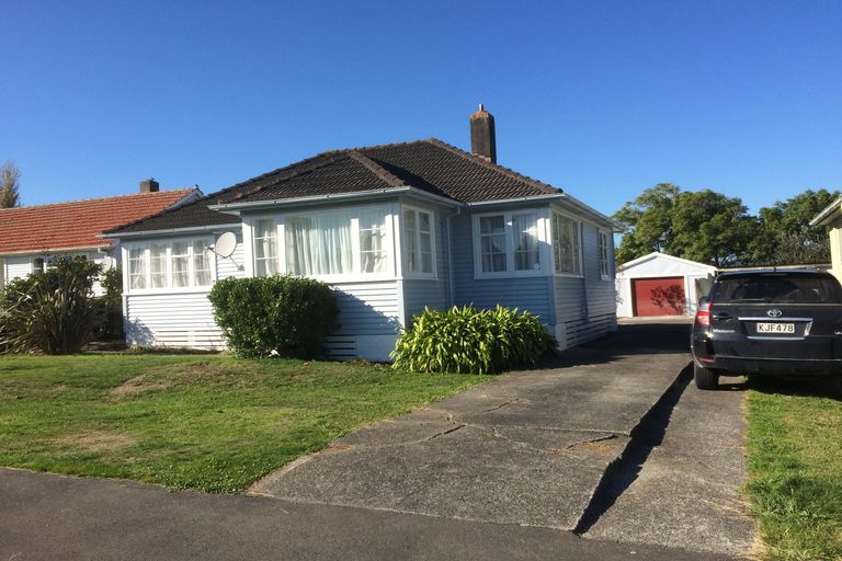 Photo of property in 64 Andrew Avenue, Roslyn, Palmerston North, 4414