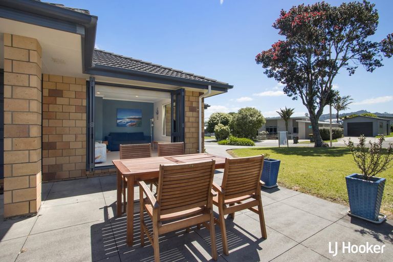 Photo of property in 16 Reo Crescent, Waihi Beach, 3611