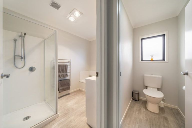 Photo of property in 5 Mckenzie Way, Timberlea, Upper Hutt, 5018