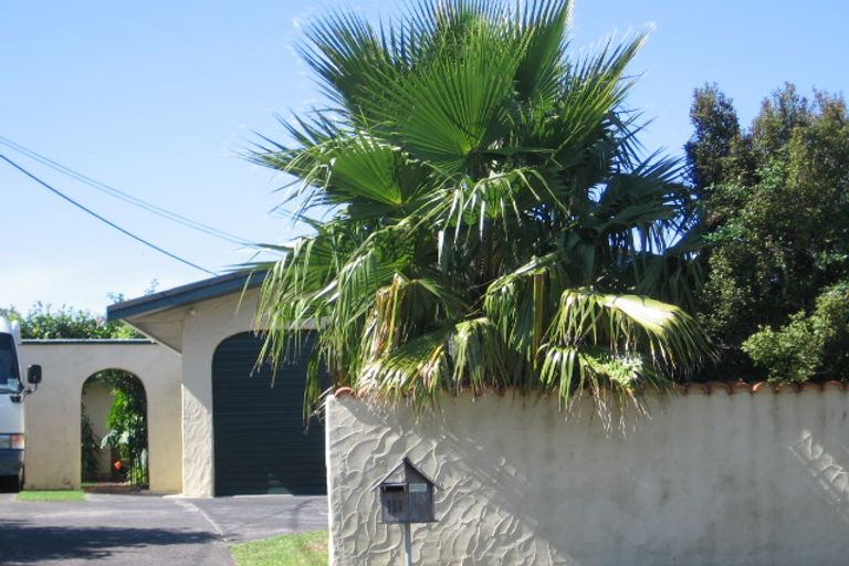 Photo of property in 111 Churchill Road, Murrays Bay, Auckland, 0630