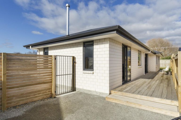 Photo of property in 22 Freedom Drive, Kelvin Grove, Palmerston North, 4414
