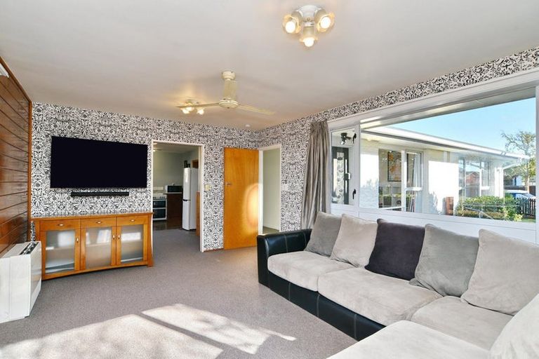 Photo of property in 32 Ashwood Street, Parklands, Christchurch, 8083