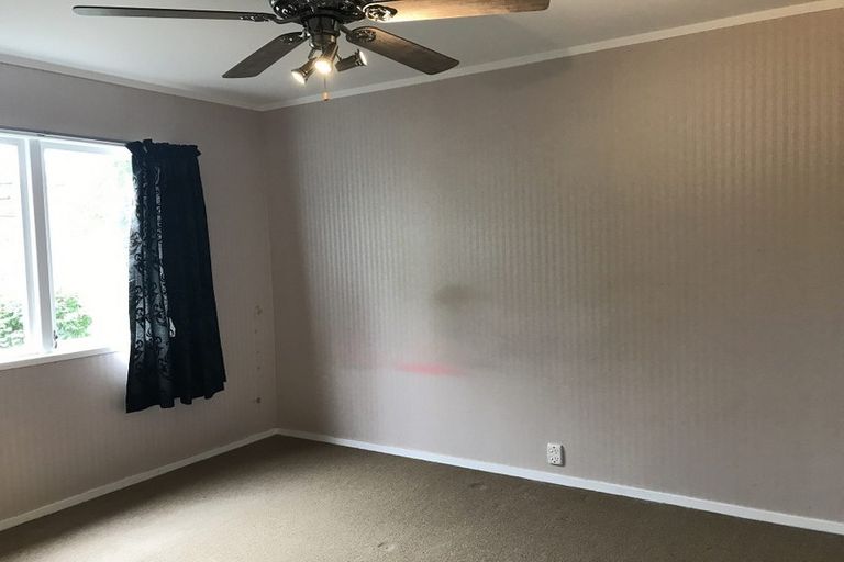 Photo of property in 37 Takapu Street, Henderson, Auckland, 0612