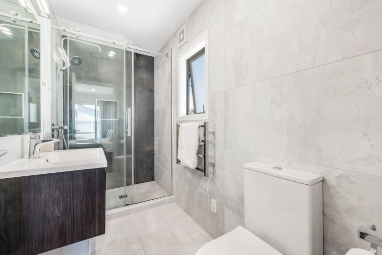 Photo of property in 4 Waihanga Way, Bucklands Beach, Auckland, 2014